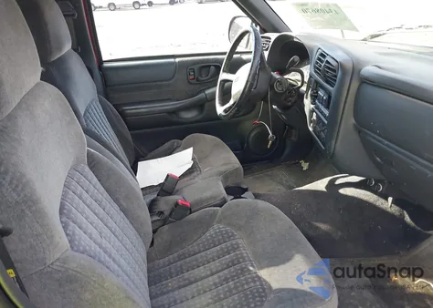 2001 Chevrolet S-10 Ls из США, поврежденный, VIN 1GCCS195418185457